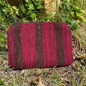Mercado Global zippered wallet.